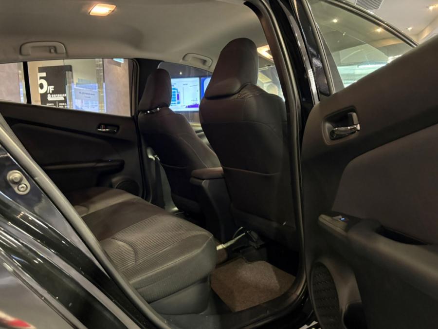 Prius 1.8 Hybrid S - Image 4